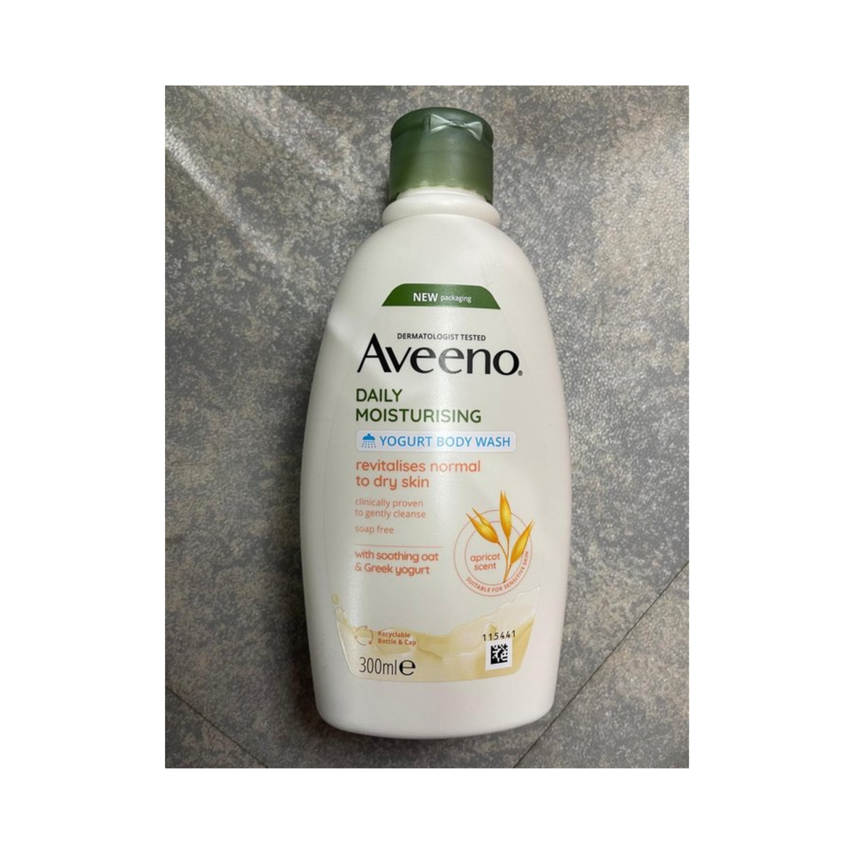 Aveeno Daily Moisturizing Yogurt Body Wash - 300 ml